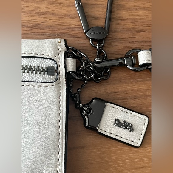 Mickey Mouse Coach clutch - Picture 9 of 16